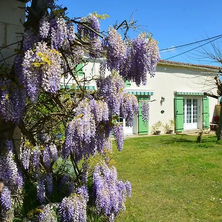 Le Petit Saule بيت للعطل